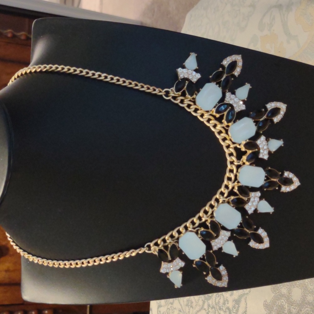 Talbots NWT statement necklace